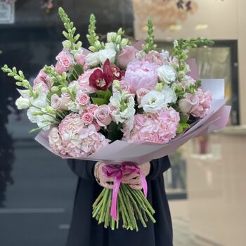 Pink light bouquet