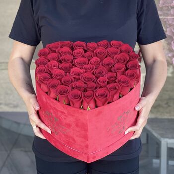 Fresh Roses in a Heart- Shape box  V