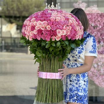 Standing Bouquet With 375 Fresh Roses V