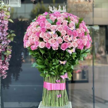 Standing Bouquet with 200 pink roses
