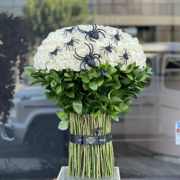 200 roses Spider bouquet
